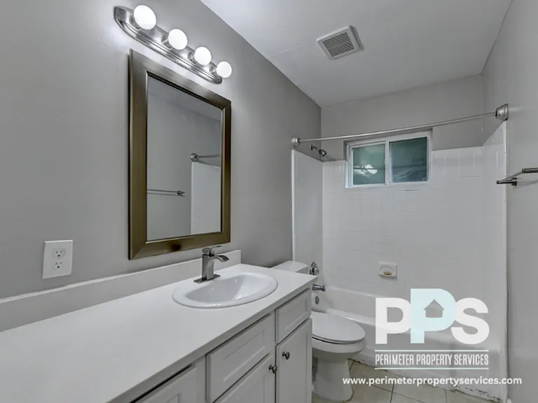 221 Lampkin St NE #8 — Photo 6