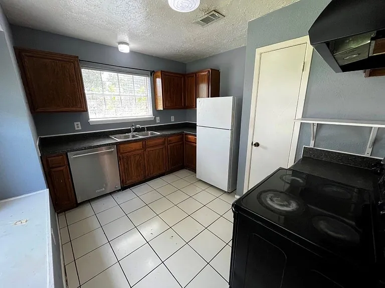 11013 Crenchrus Ct — Photo 5