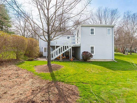 4th image of 20 Marquand Ln