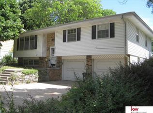 8831 Ruggles Cir, Omaha, NE 68134