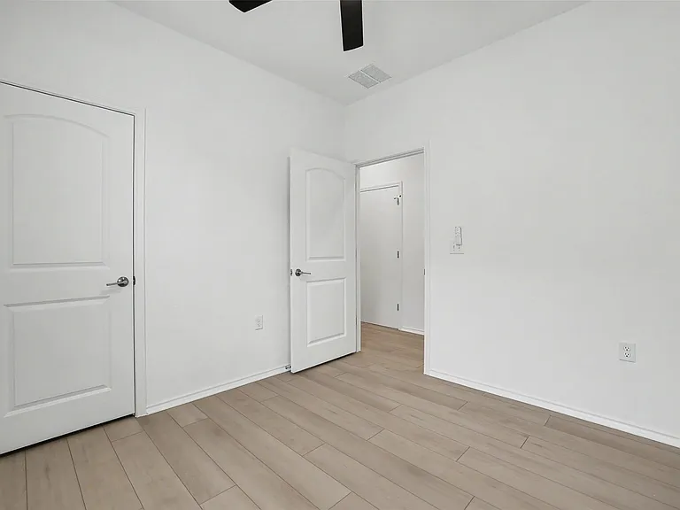 310 Livewater Ln — Photo 13