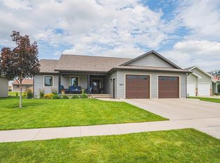 507 14th St SW, Le Mars, IA 51031