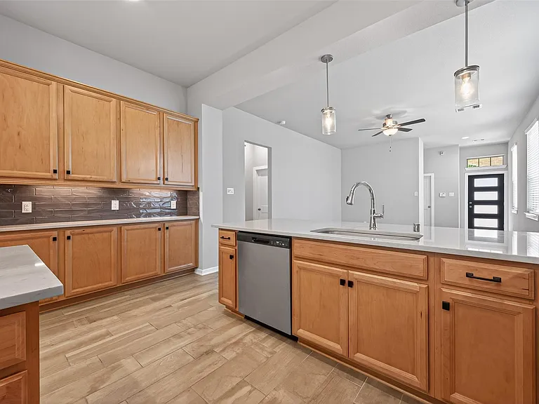 516 Shine Ct — Photo 20