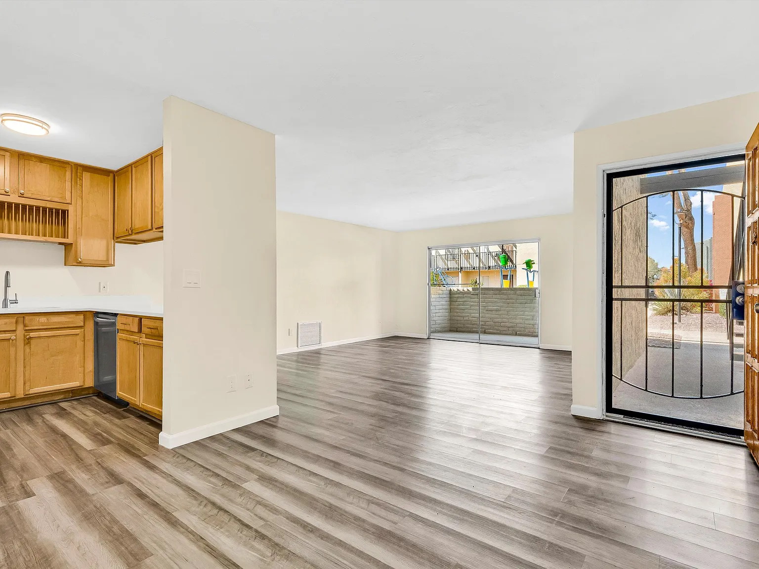 3 bed, 1179 sqft, $1,495 — Photo 1
