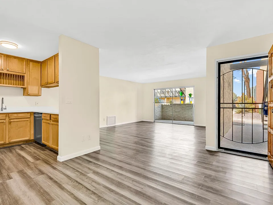 812 S Langley Ave #104