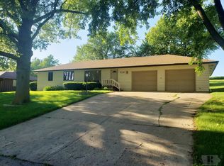 1202 N Division St, Audubon, IA 50025