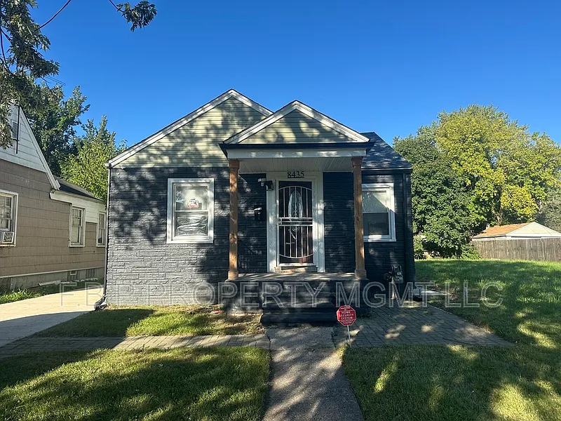 2 bed, 1.0 bath, 762 sqft, $1,150 — Photo 1
