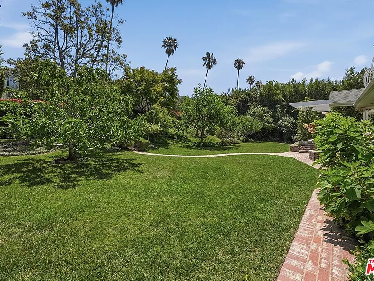 317 S Burlingame Ave — Photo 5