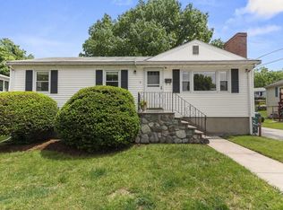 9 Graybriar Ln, Lynn, MA 01902