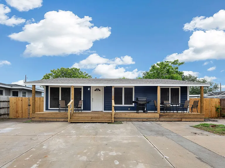 1230 Ray Dr #1-ID1532256P — Photo 3