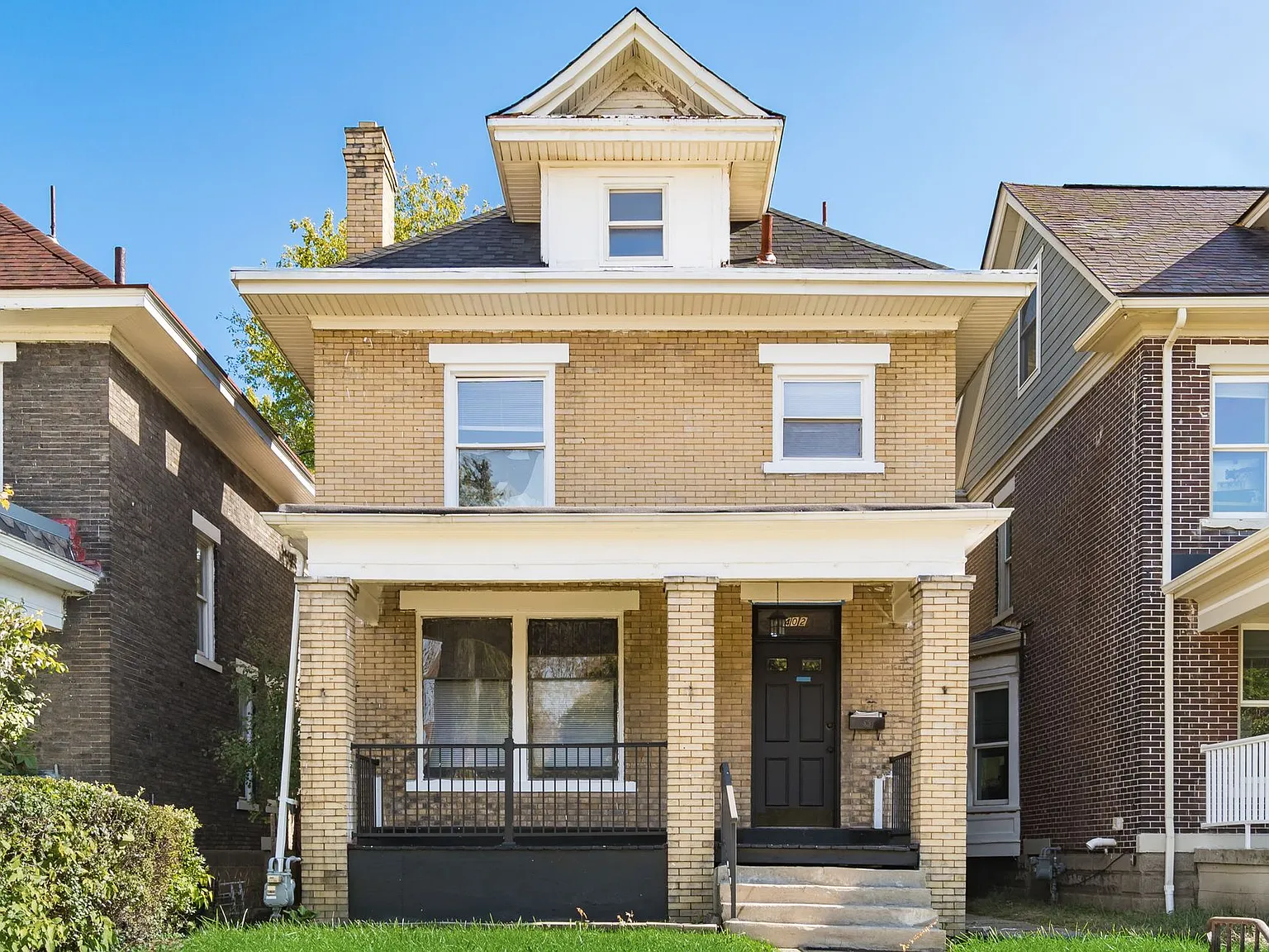 402 Woodland Ave — Photo 1