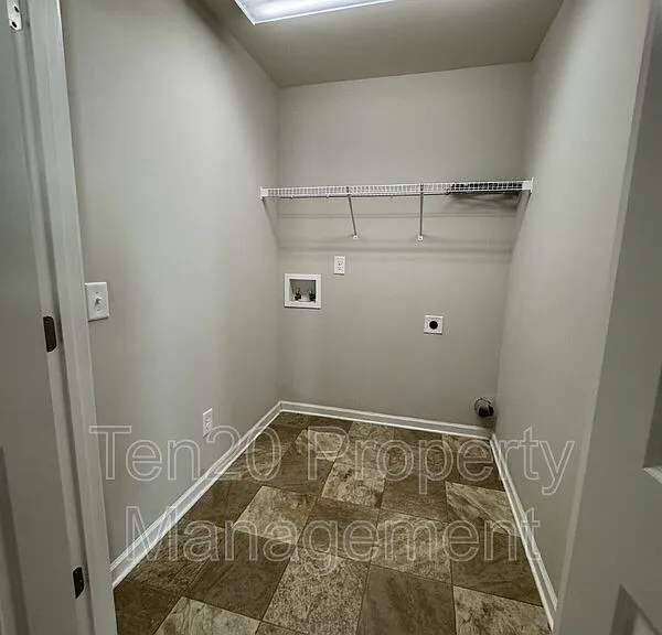 753 Compass Trl — Photo 24