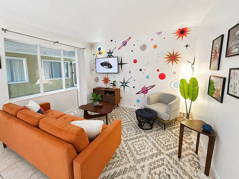 4304 London Town Rd #107 — Photo 2
