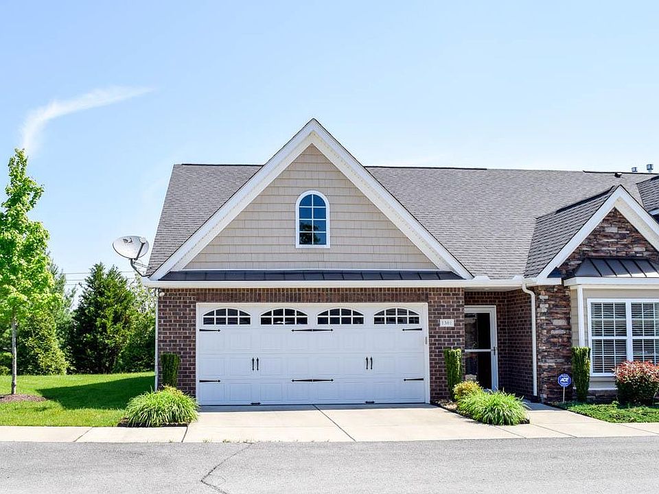 1st image of 395 Devon Chase Hl Unit 1301
