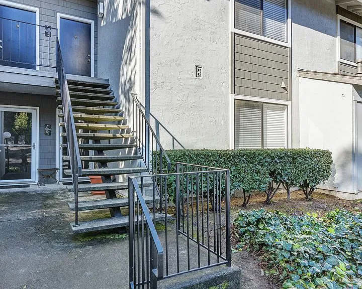 900 Cambridge Dr #138 — Photo 3