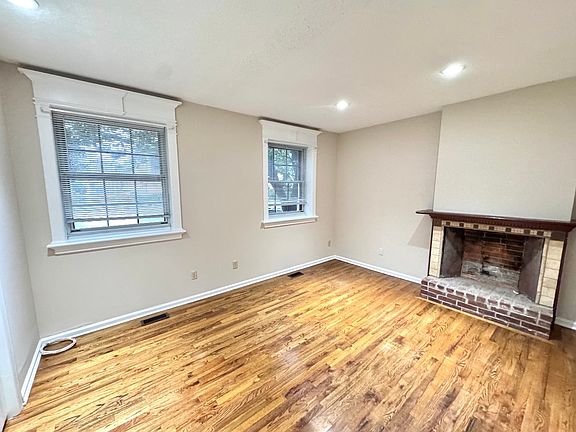 5th image of 585 Chapel St #1