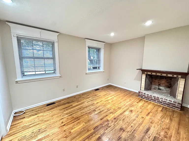 585 Chapel St #1 — Photo 5
