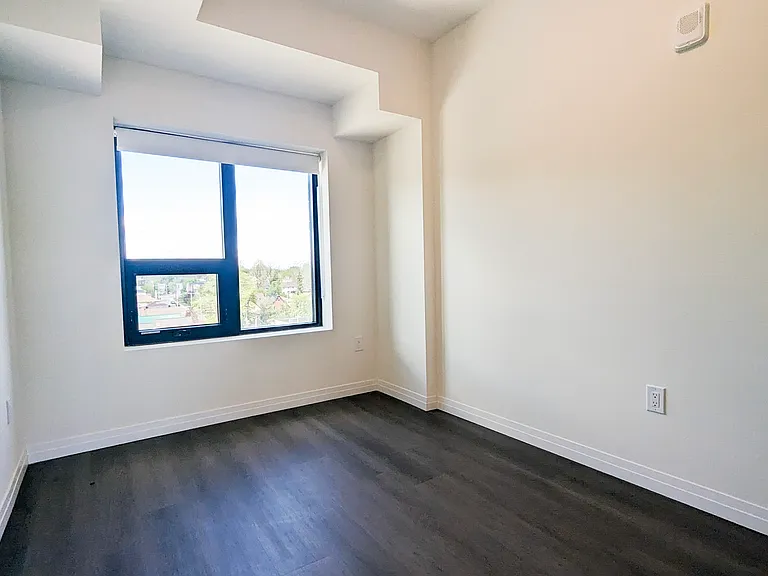 387 King St E #410 — Photo 10