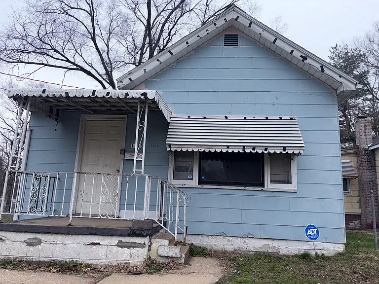 1513 S Livingston St — Photo 31
