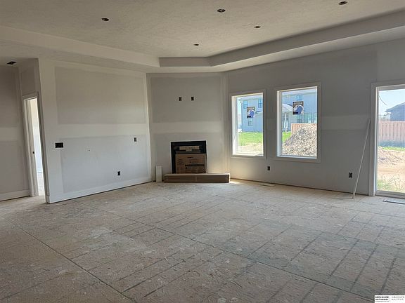 4th image of 6219 N 209th St