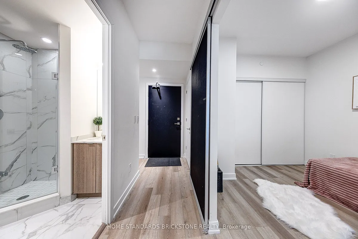 Building Photo - 840 Saint Clair Ave W #314