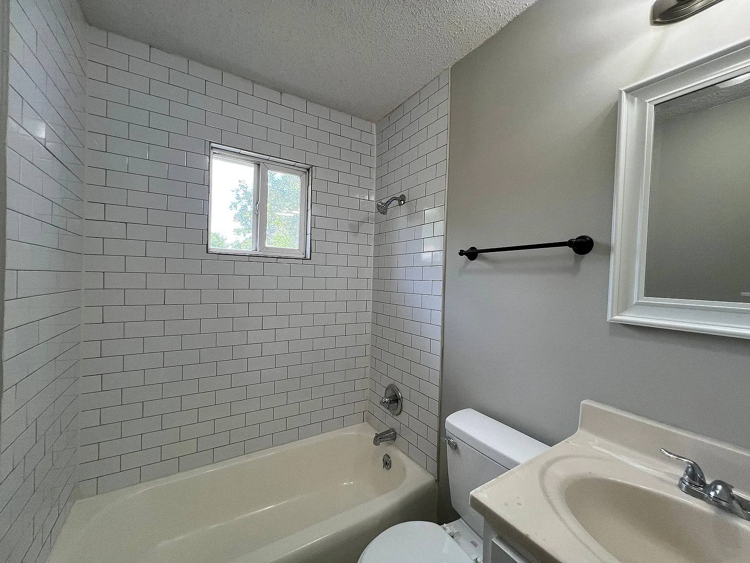 1878 Cedarhurst Ave — Photo 2