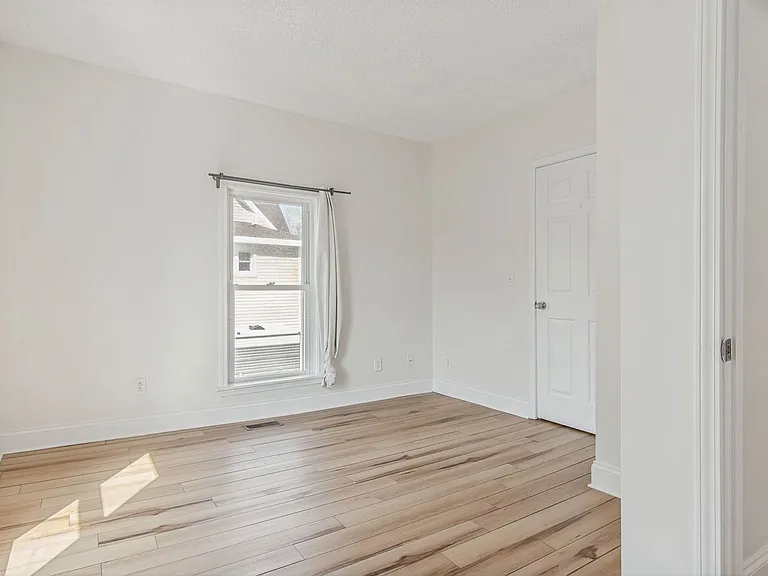 152 N Main St — Photo 23
