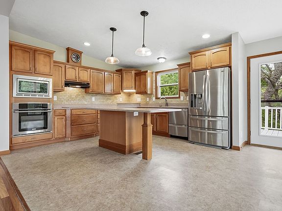 3rd image of 2662 Evans Rd