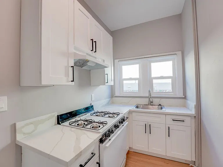 310 G St — Photo 16