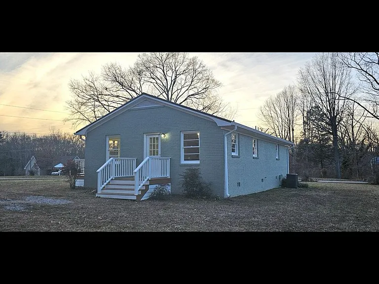 110 Franklin St — Photo 17