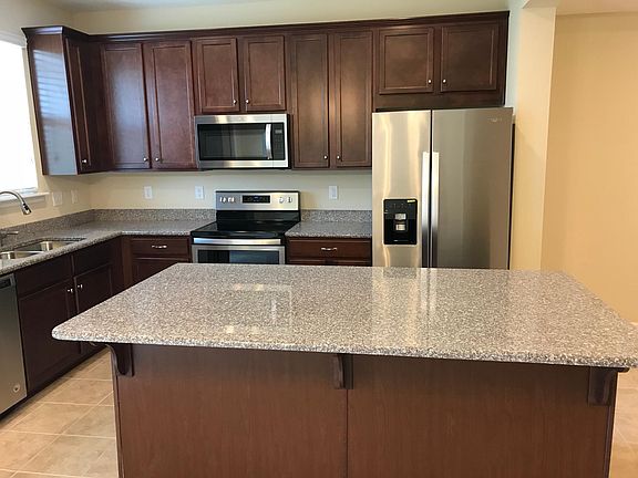 4th image of 311 Richmond Dr