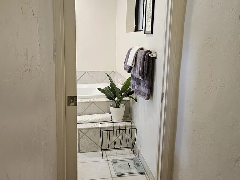 MBR ensuite bathroom.