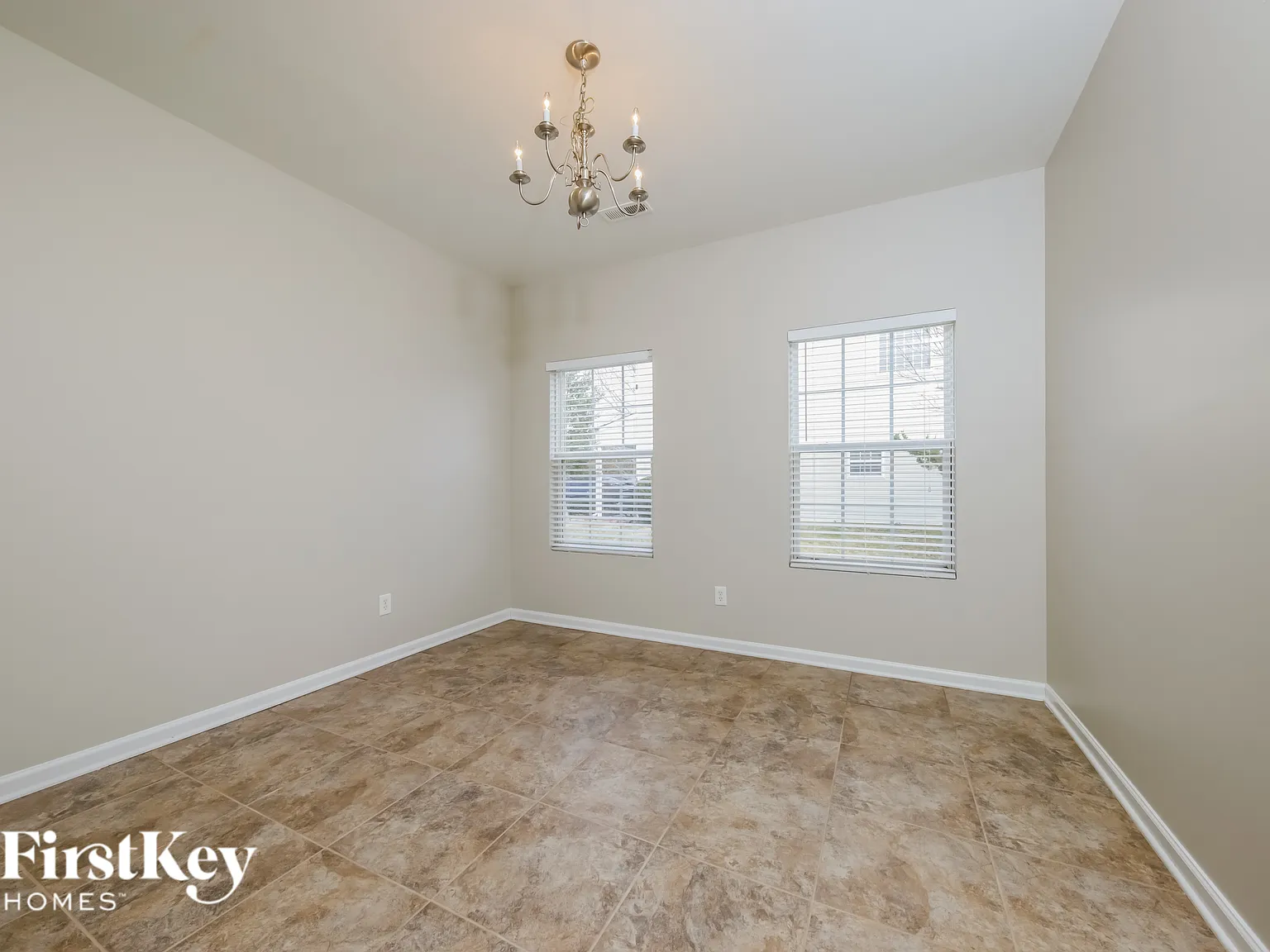 4 bed, 2.5 bath, 2069 sqft, $1,960 — Photo 4