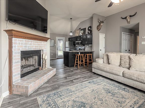 5th image of 15 Hickory Ln