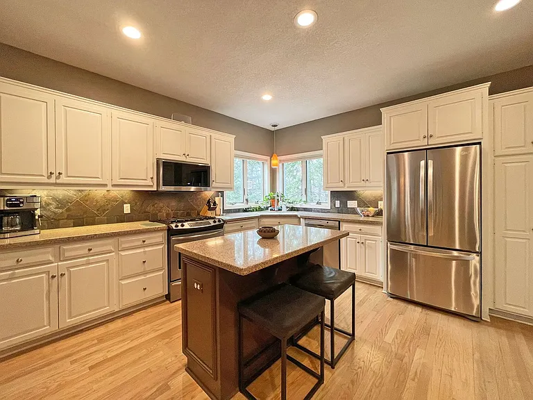 6560 Shadow Ln — Photo 14