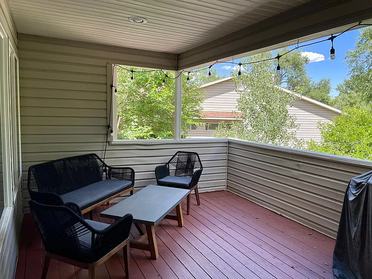 528 Park Ridge Ct — Photo 18