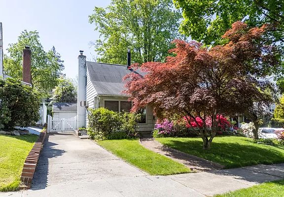 3rd image of 248-14 Thornhill Ave