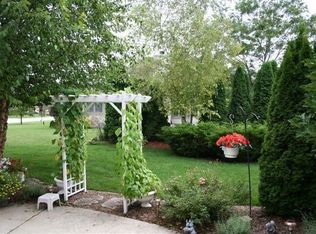 6401 Wembly Ln, Racine, WI 53406