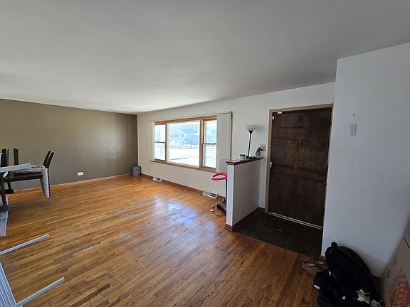 2nd image of 14057 S Hoxie Ave