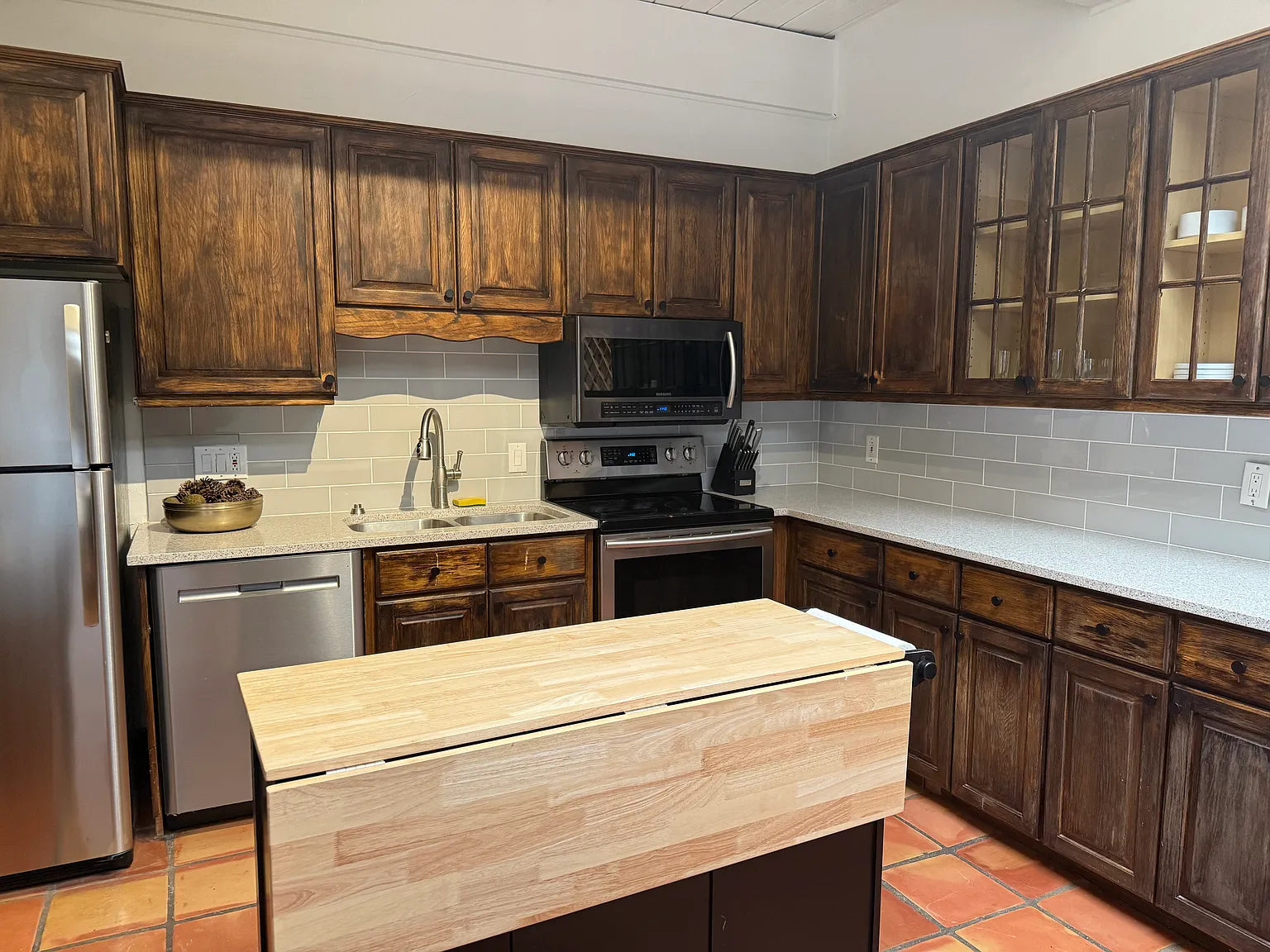 2 bed, 1150 sqft, $7,500 — Photo 3