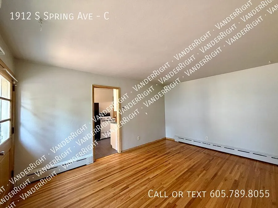 Cozy 1 Bedroom Apartment! — Photo 3