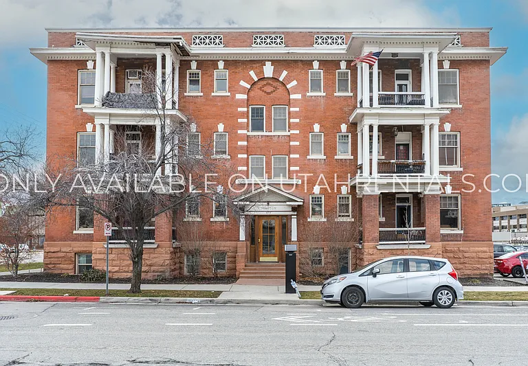 276 E Broadway St #S2 — Photo 13