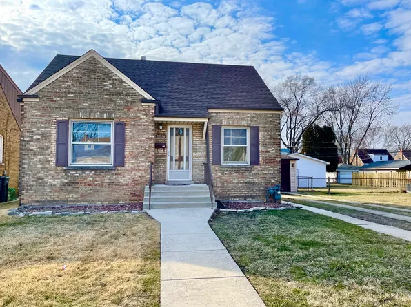 8834 S Sacramento Ave, Evergreen Park, IL 60805