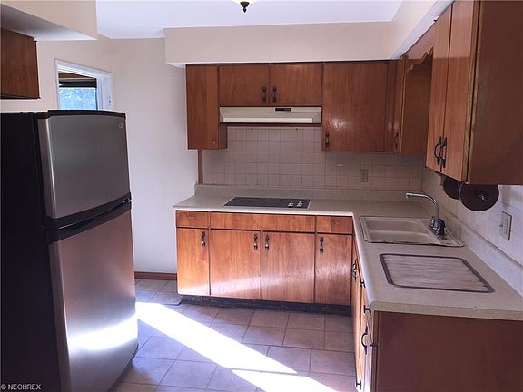 3rd image of 240 Janet Dr