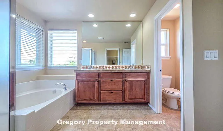 22904 42nd Dr SE — Photo 38