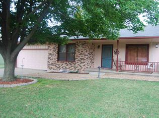 1413 Grandview Ave, Newton, KS 67114