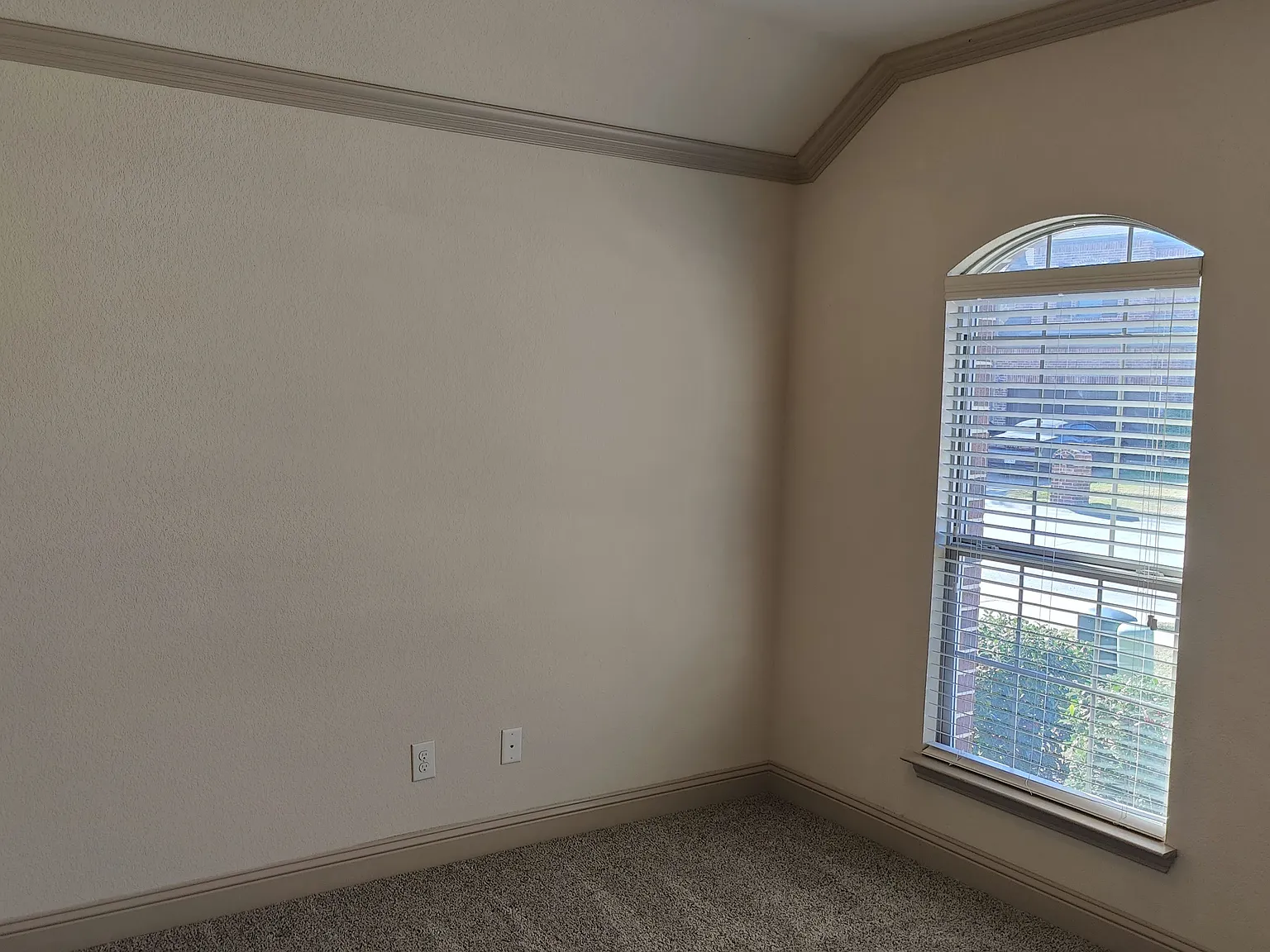 4 bed, 2119 sqft, $2,700 — Photo 3