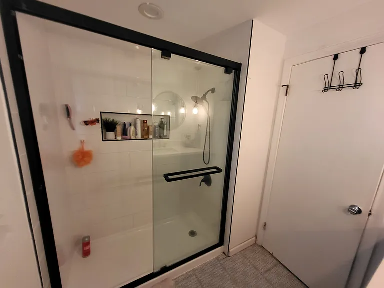 Full bath 2