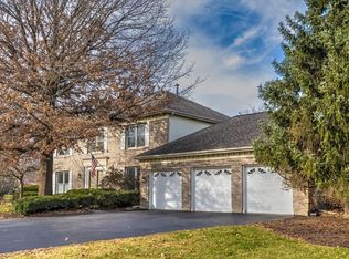 900 Acorn Dr, Dundee, IL