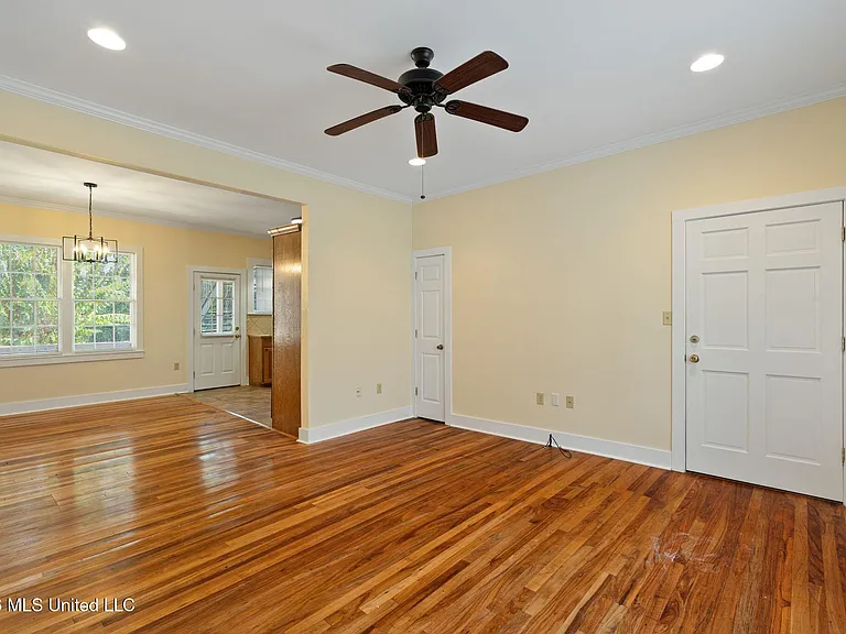 720 Broad St #1 — Photo 10